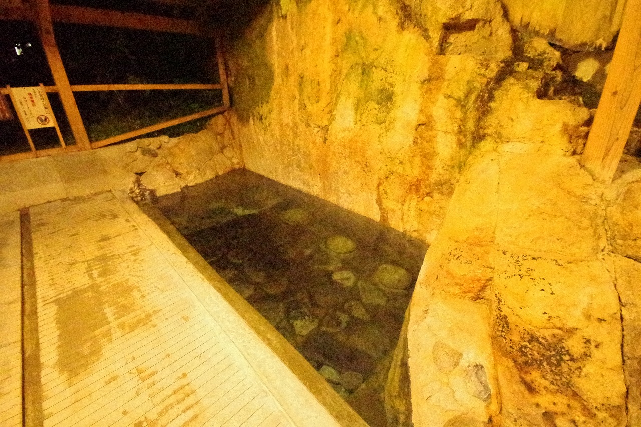 福島県の南会津の木賊温泉の共同浴場