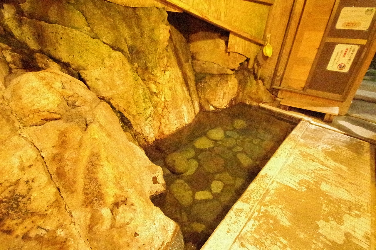 福島県の南会津の木賊温泉の共同浴場