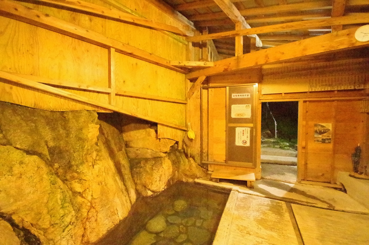 福島県の南会津の木賊温泉の共同浴場