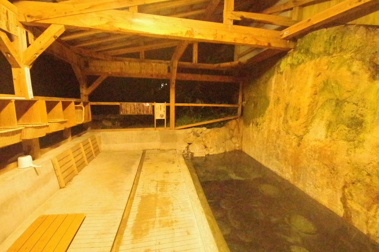 福島県の南会津の木賊温泉の共同浴場