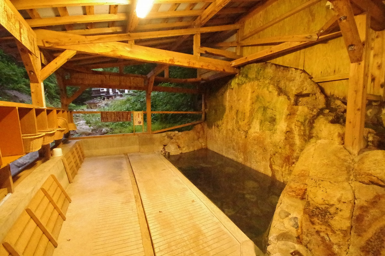 福島県の南会津の木賊温泉の共同浴場