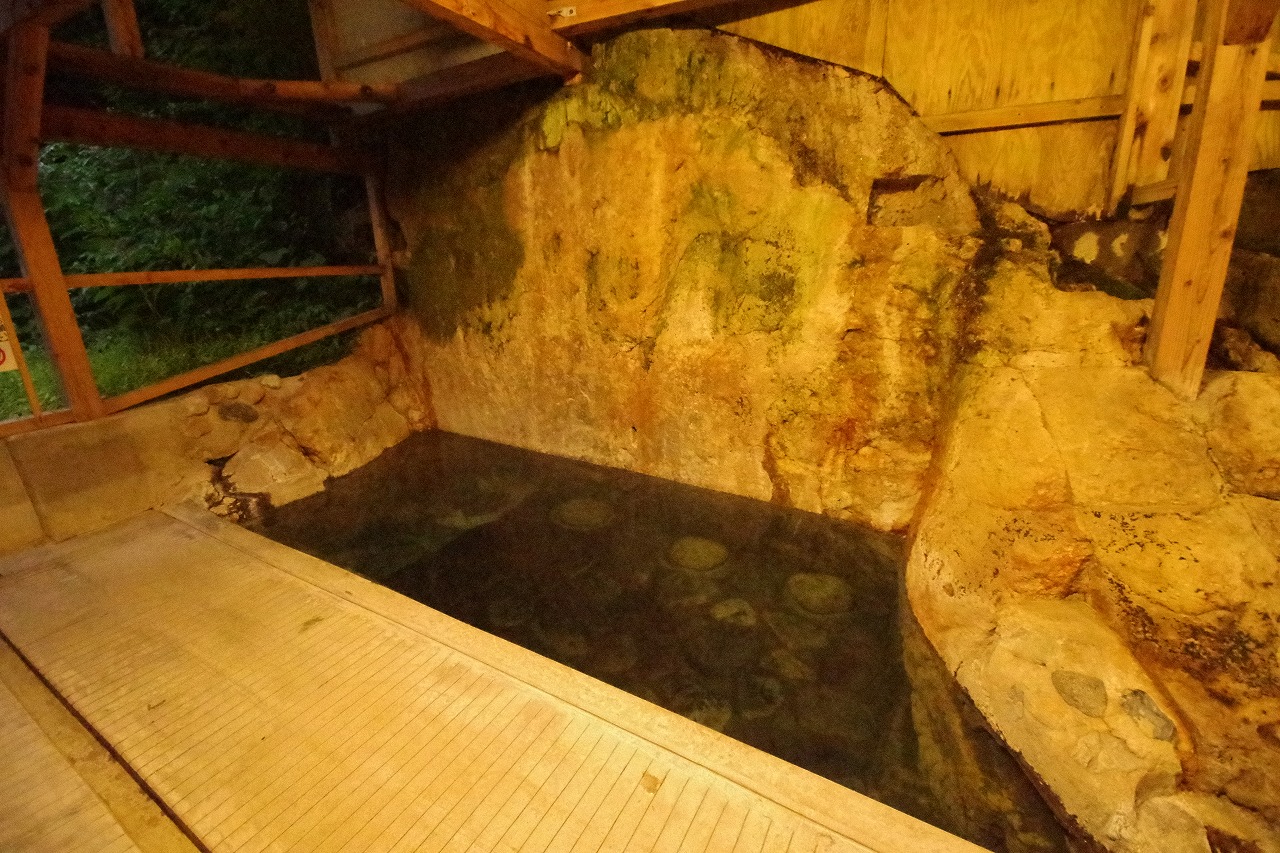 福島県の南会津の木賊温泉の共同浴場