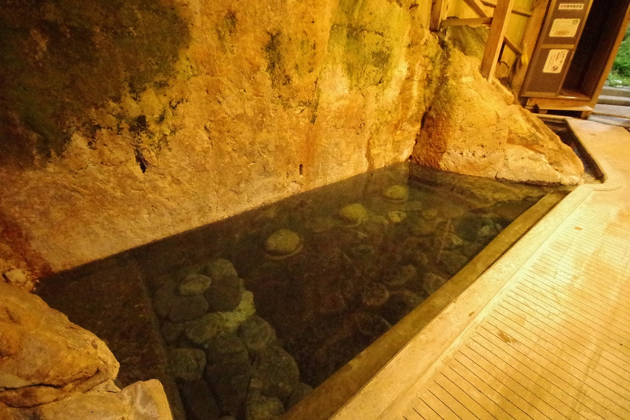 福島県の南会津の木賊温泉の共同浴場