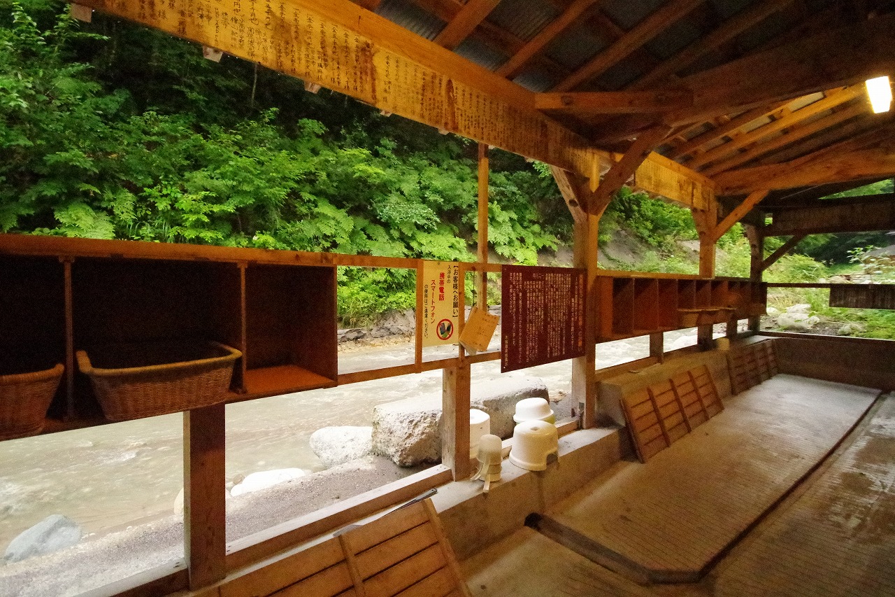福島県の南会津の木賊温泉の共同浴場
