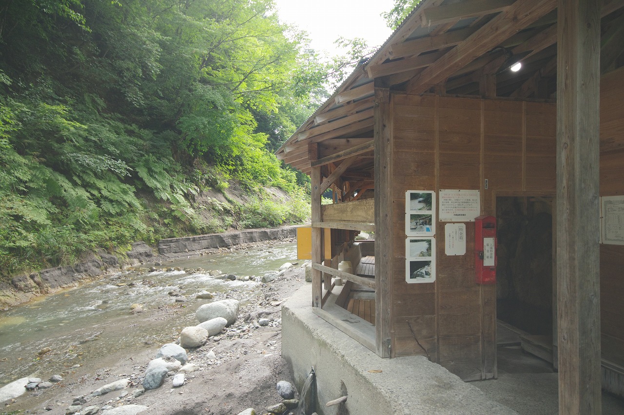 福島県の南会津の木賊温泉の共同浴場