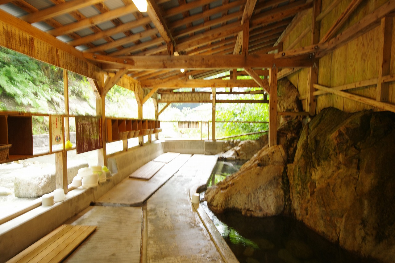 福島県の南会津の木賊温泉の共同浴場