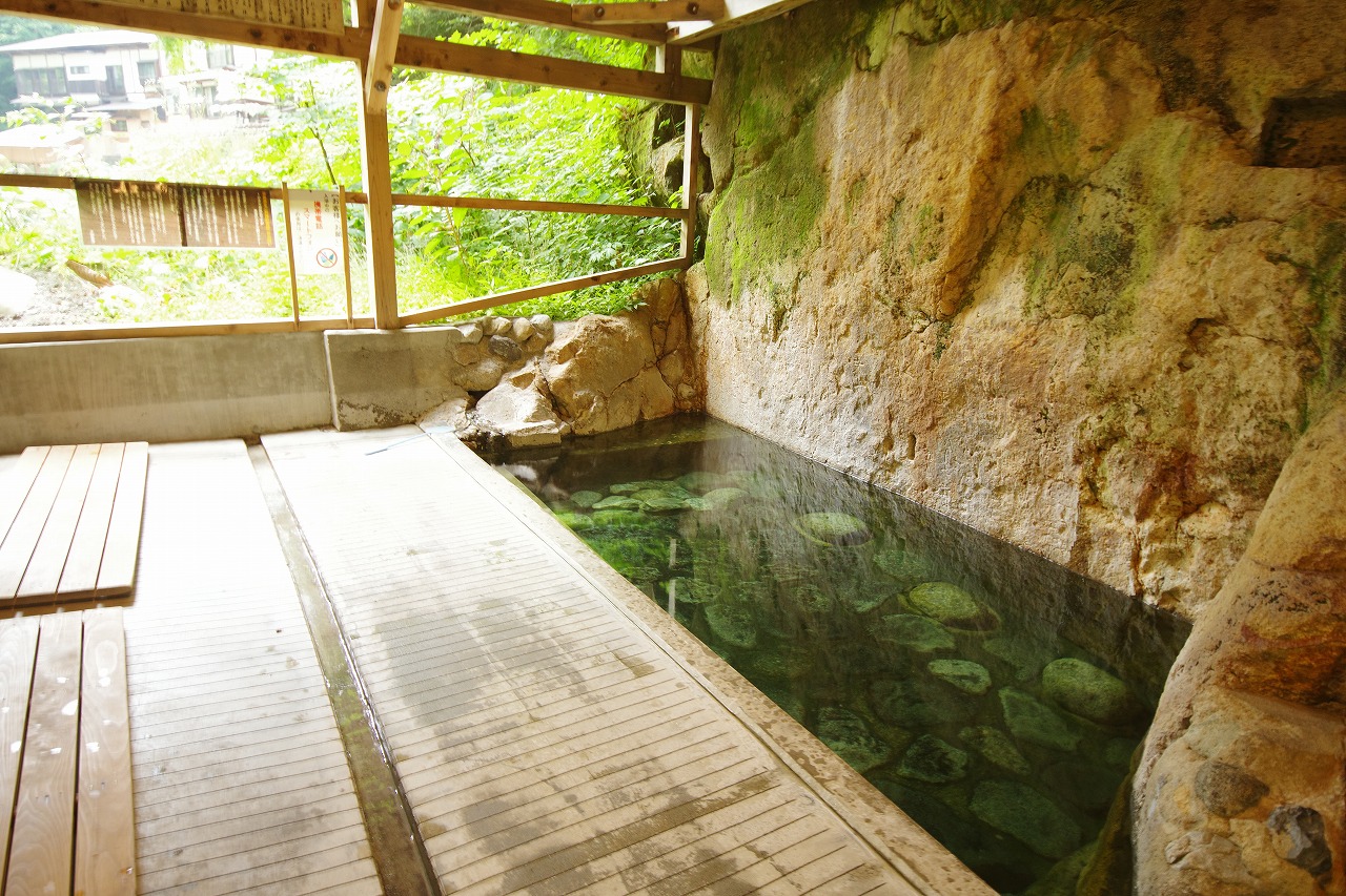 福島県の南会津の木賊温泉の共同浴場