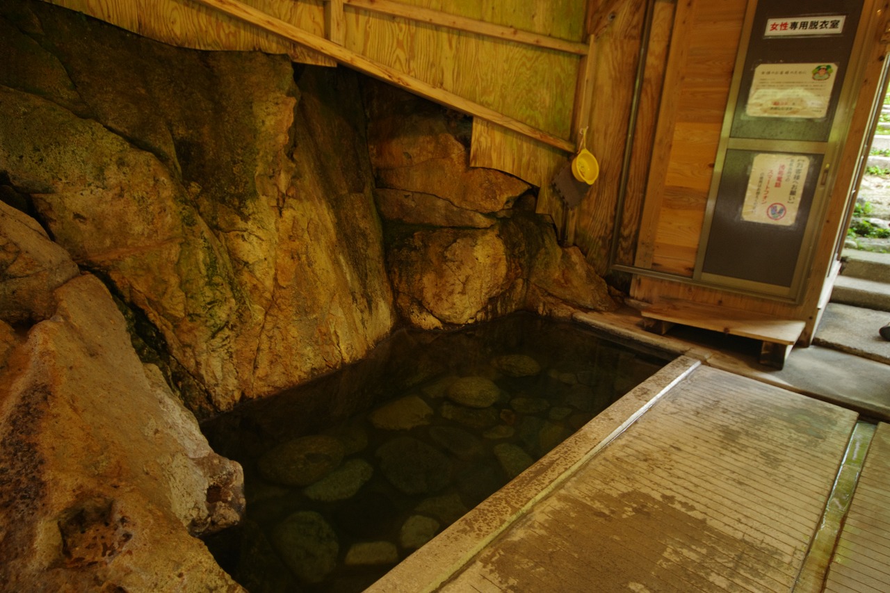 福島県の南会津の木賊温泉の共同浴場
