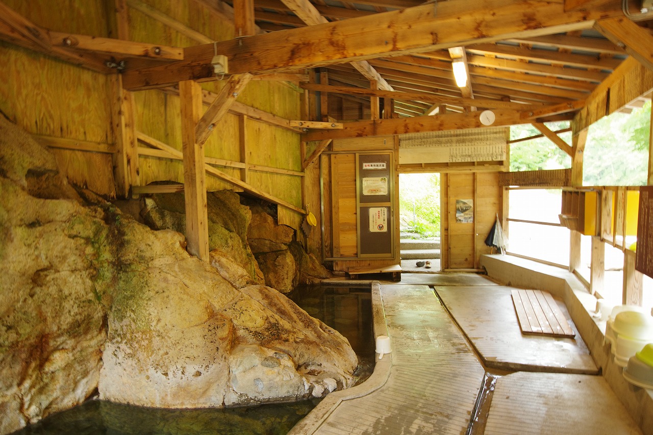 福島県の南会津の木賊温泉の共同浴場