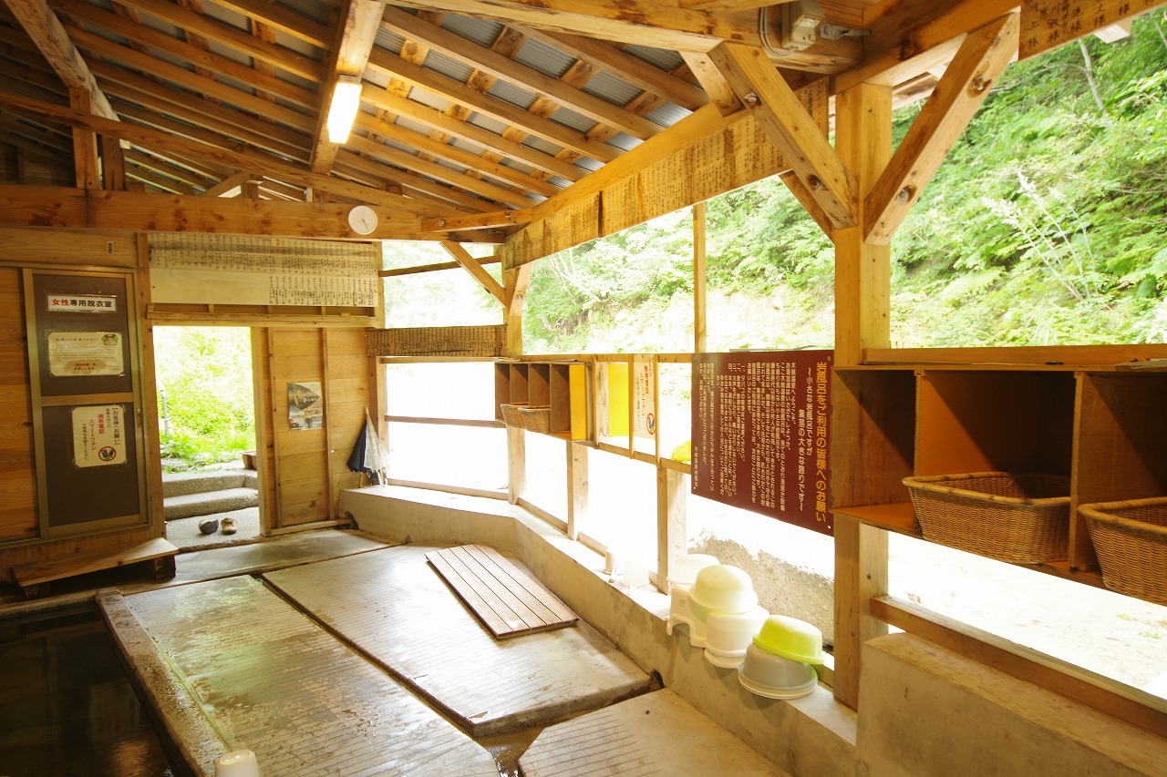 福島県の南会津の木賊温泉の共同浴場