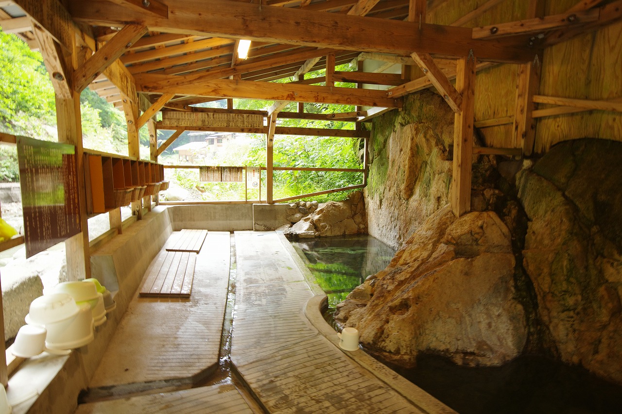 福島県の南会津の木賊温泉の共同浴場