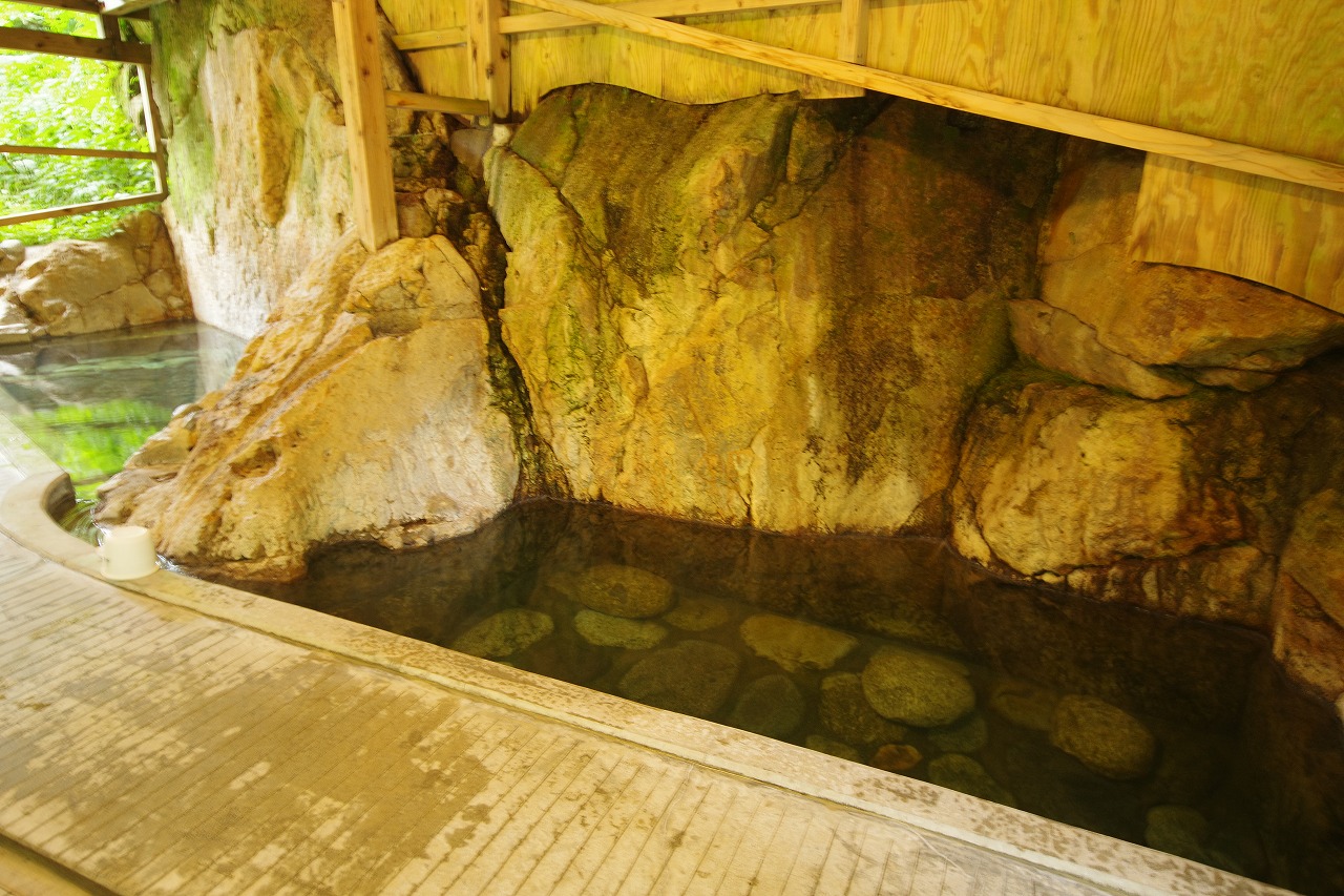 福島県の南会津の木賊温泉の共同浴場