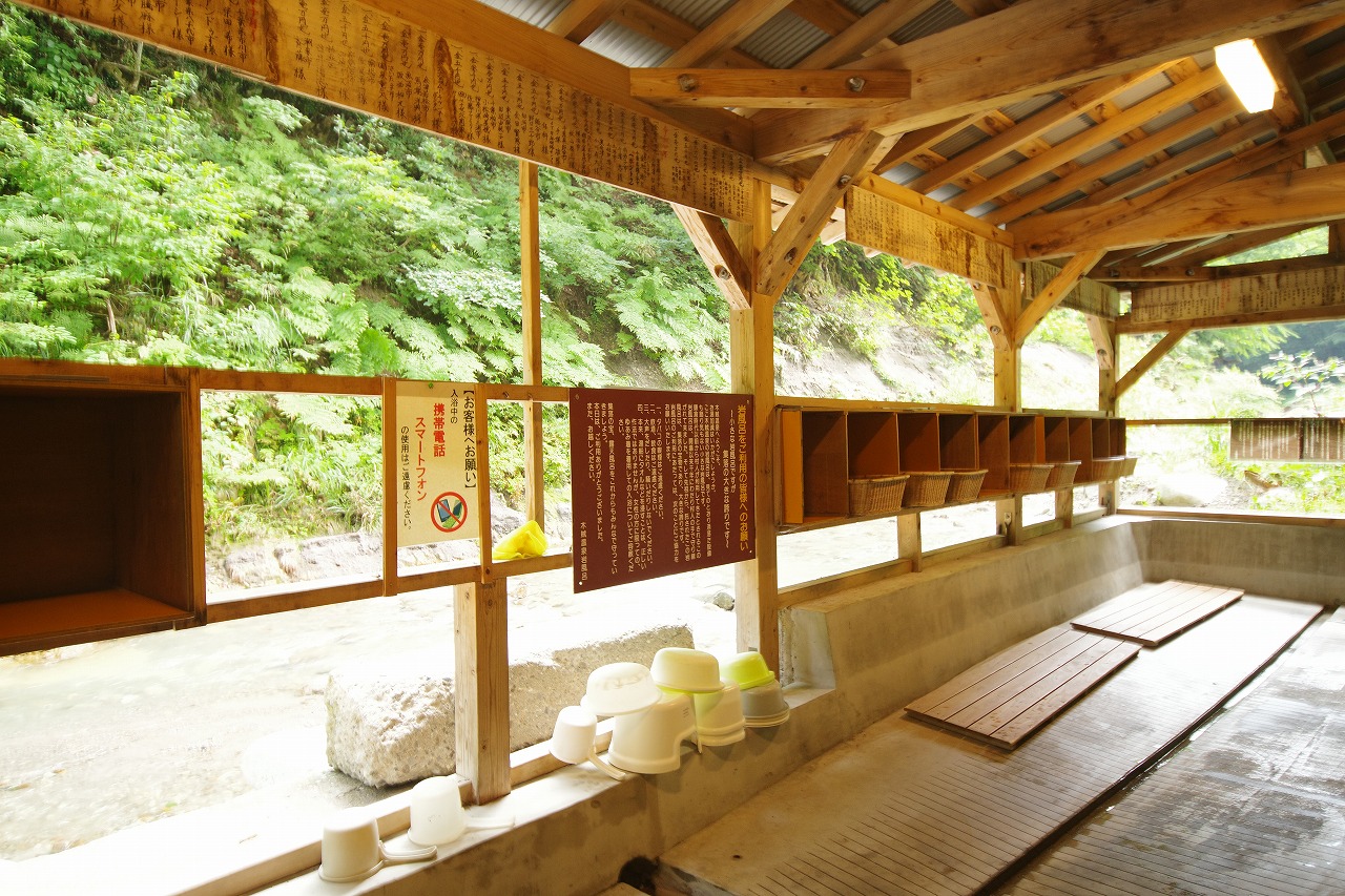 福島県の南会津の木賊温泉の共同浴場