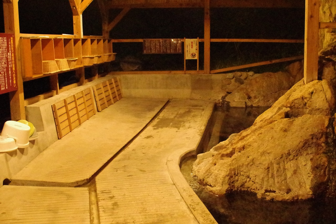 福島県の南会津の木賊温泉の共同浴場