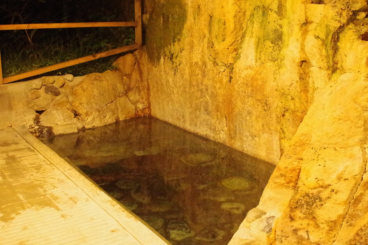 福島県の南会津の木賊温泉の共同浴場