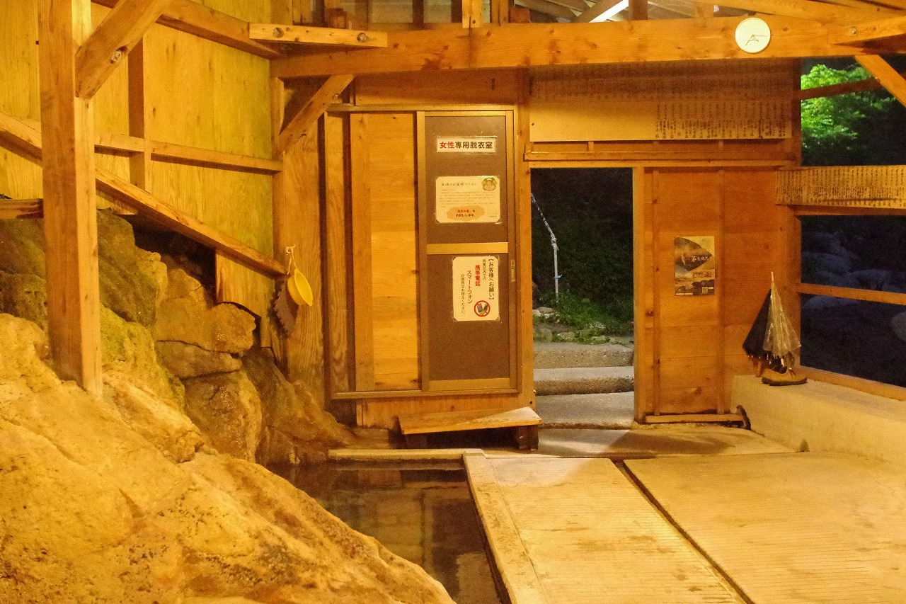 福島県の南会津の木賊温泉の共同浴場