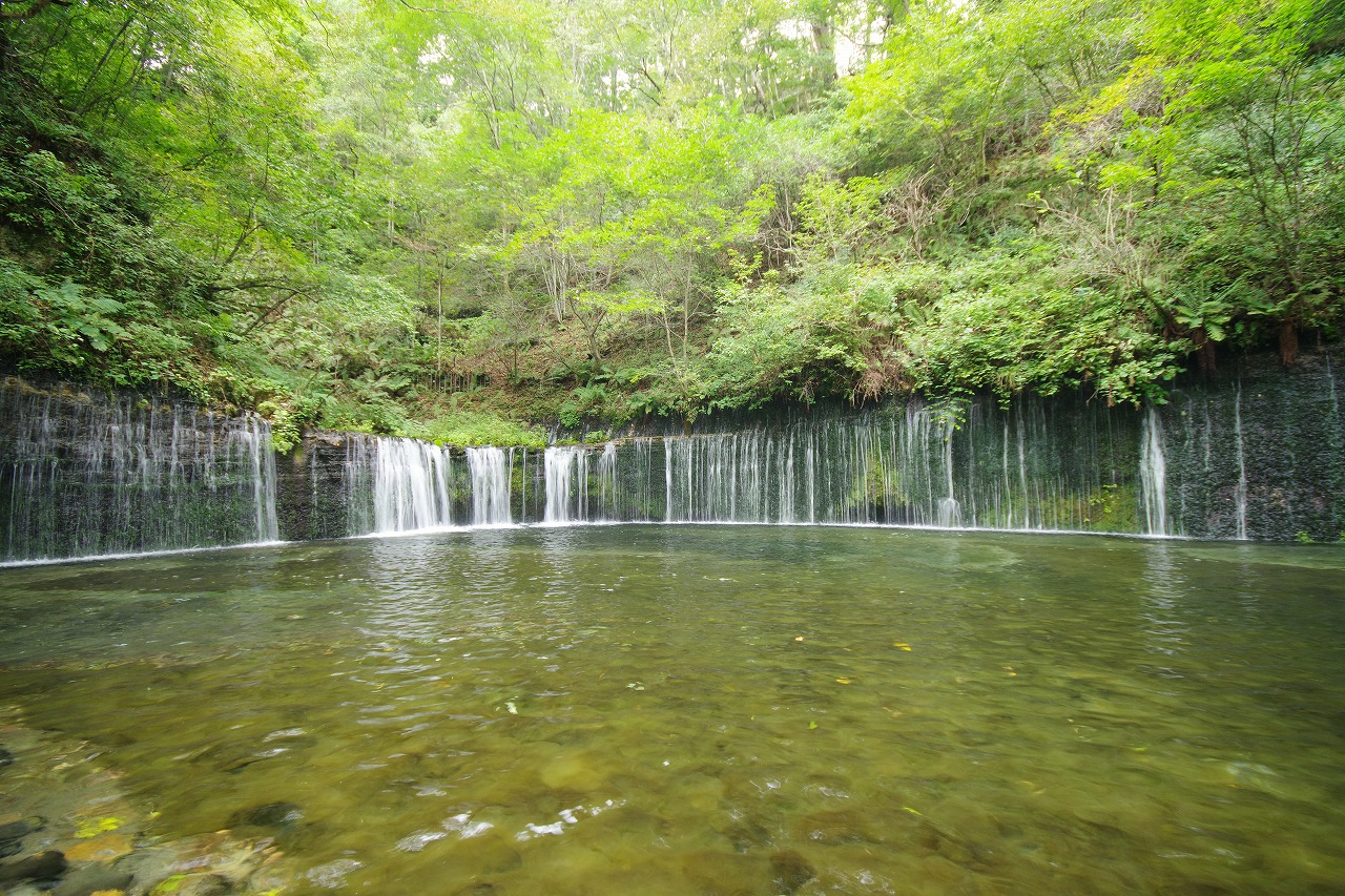 長野県の軽井沢の白糸の滝