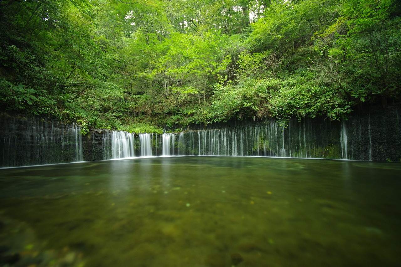 長野県の軽井沢の白糸の滝