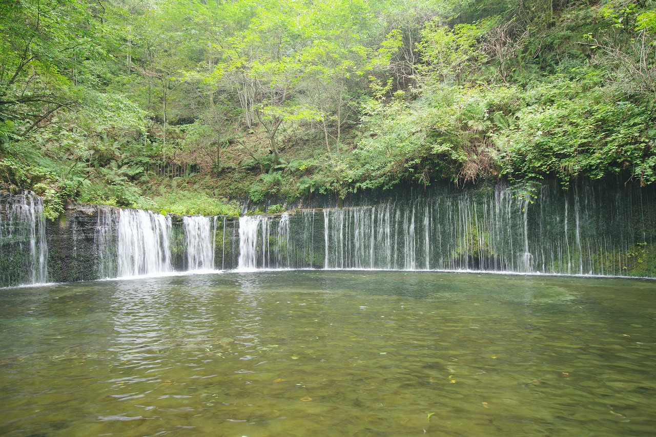 長野県の軽井沢の白糸の滝