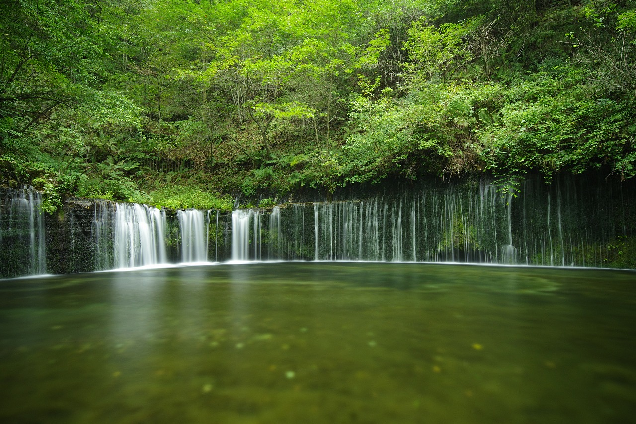 長野県の軽井沢の白糸の滝