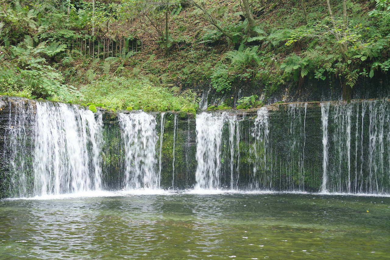 長野県の軽井沢の白糸の滝