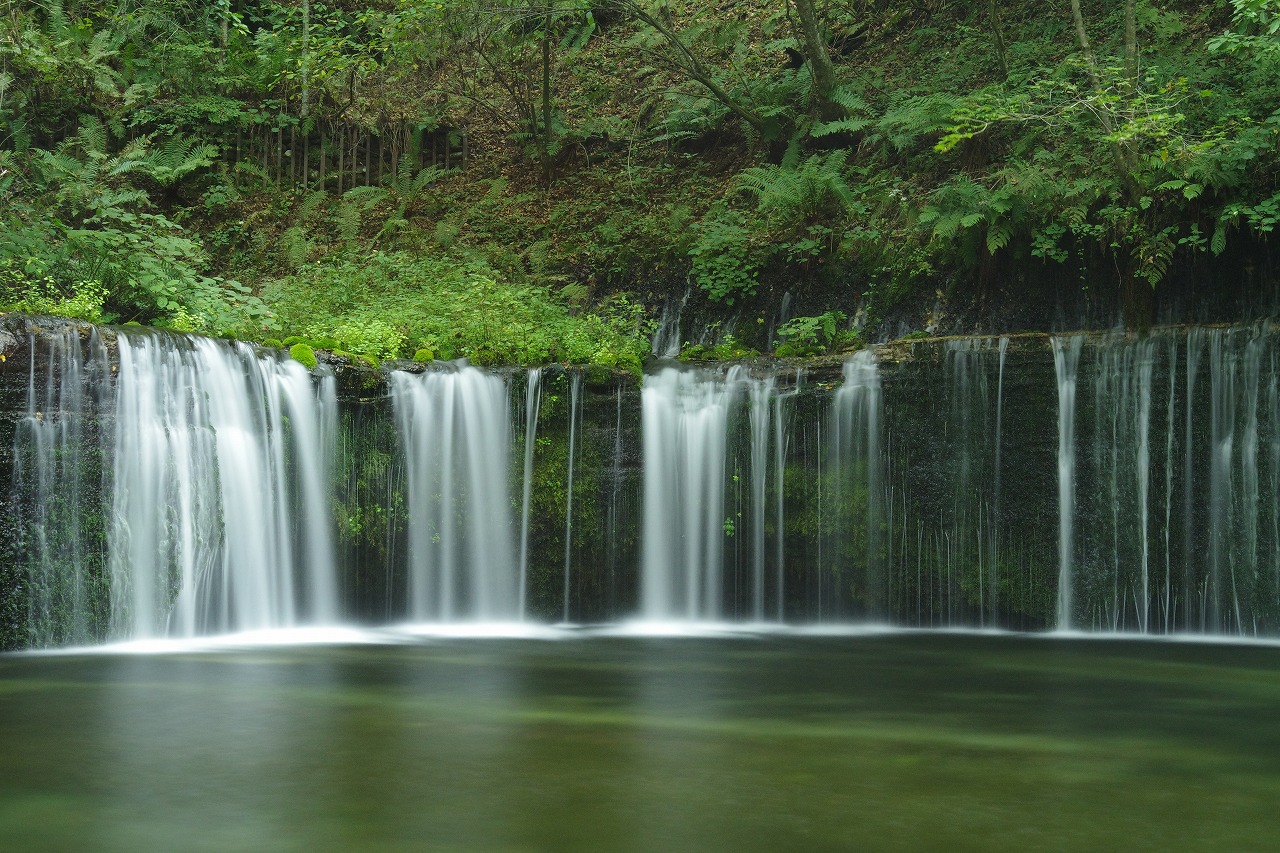 長野県の軽井沢の白糸の滝