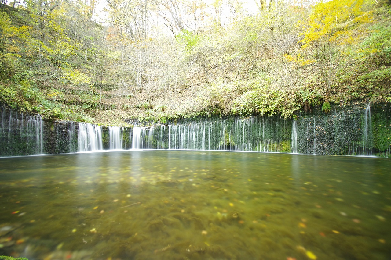 長野県の軽井沢の白糸の滝
