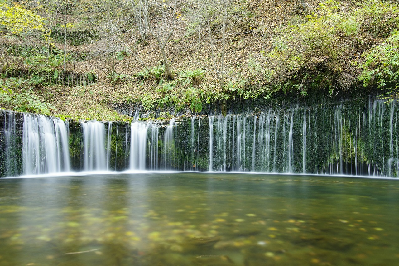 長野県の軽井沢の白糸の滝