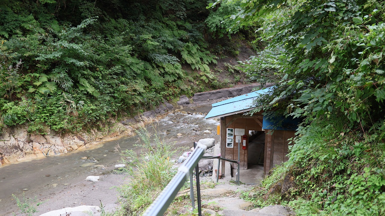 福島県の南会津の木賊温泉の共同浴場