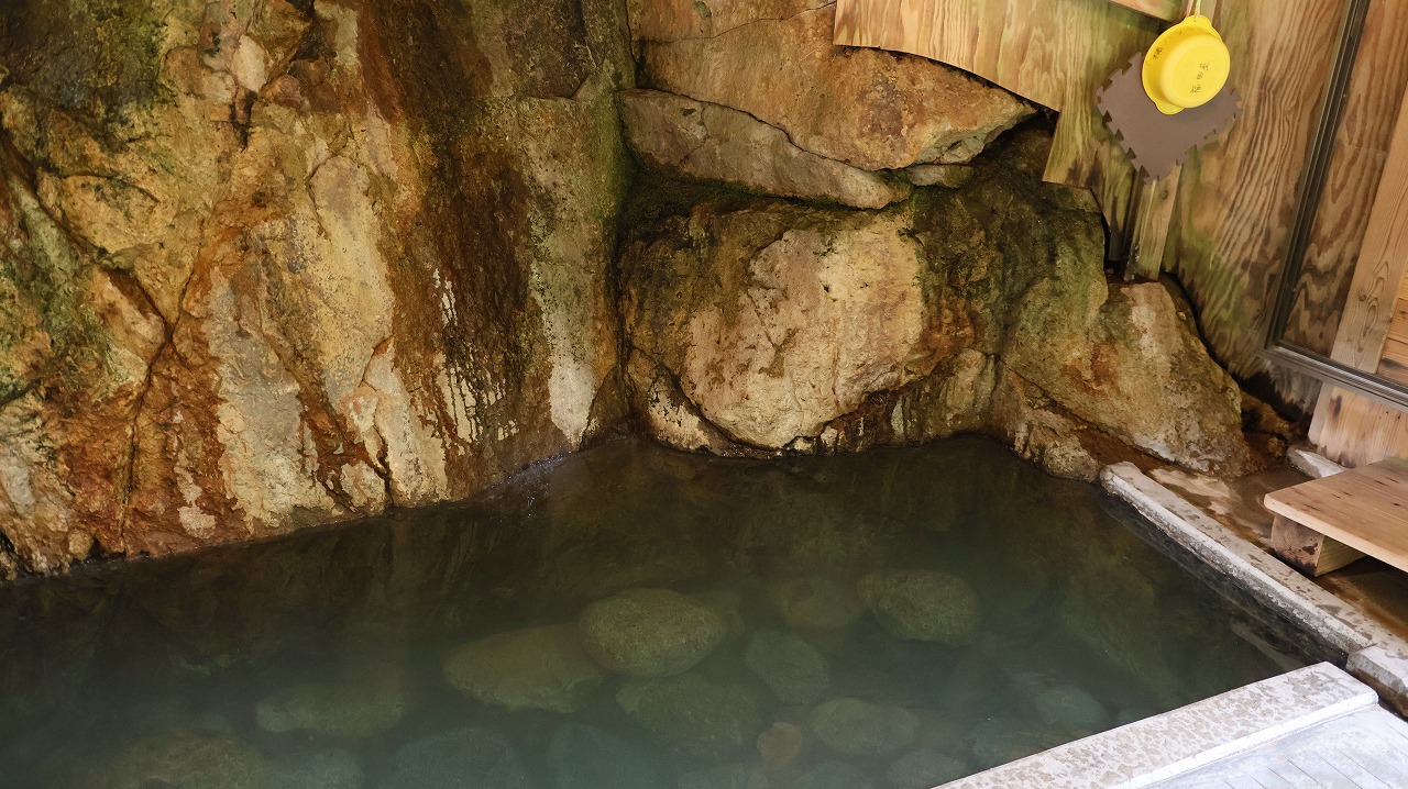 福島県の南会津の木賊温泉の共同浴場