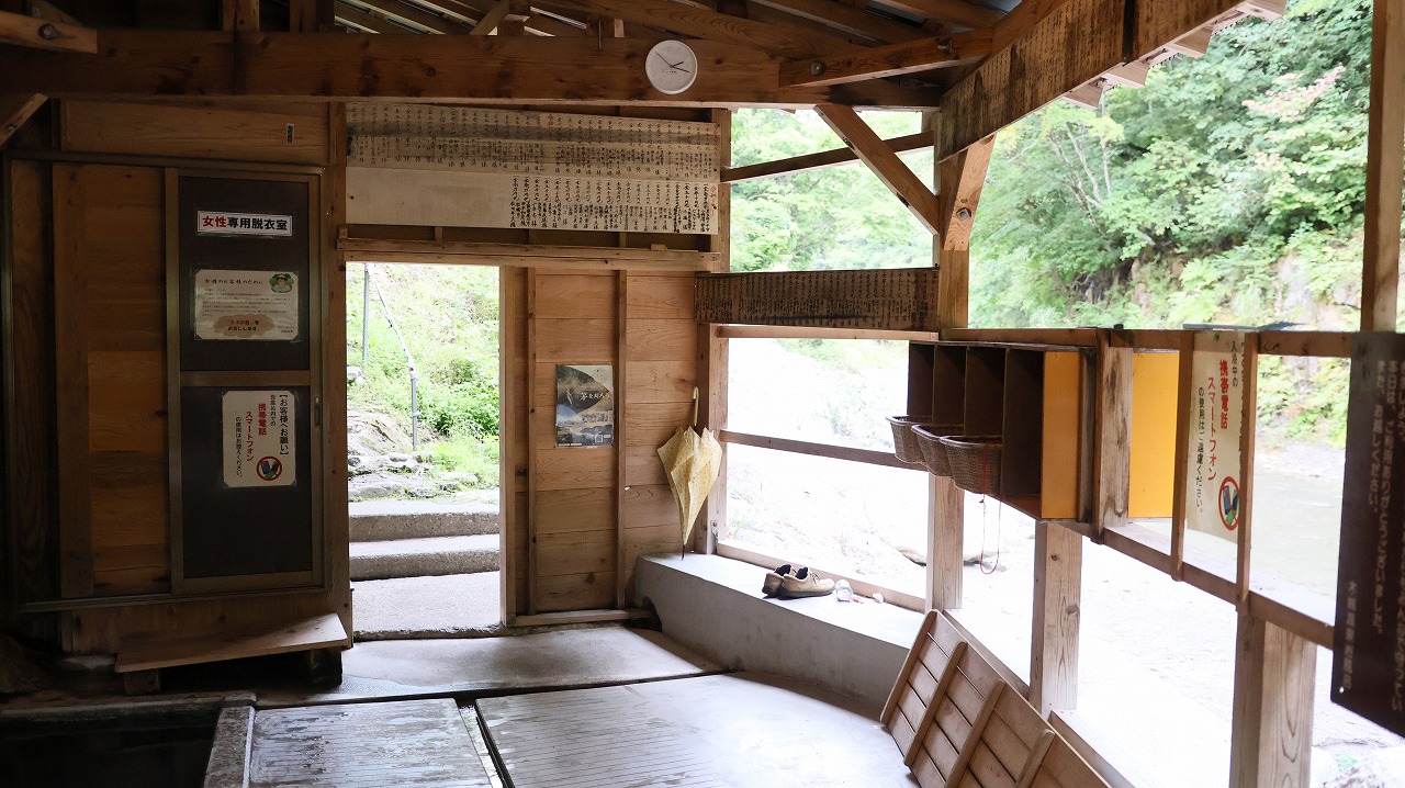 福島県の南会津の木賊温泉の共同浴場