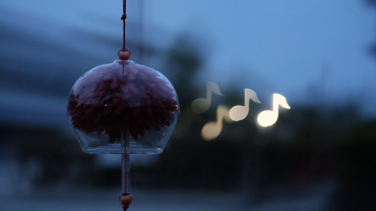 群馬県太田市の太田市運動の風鈴と花