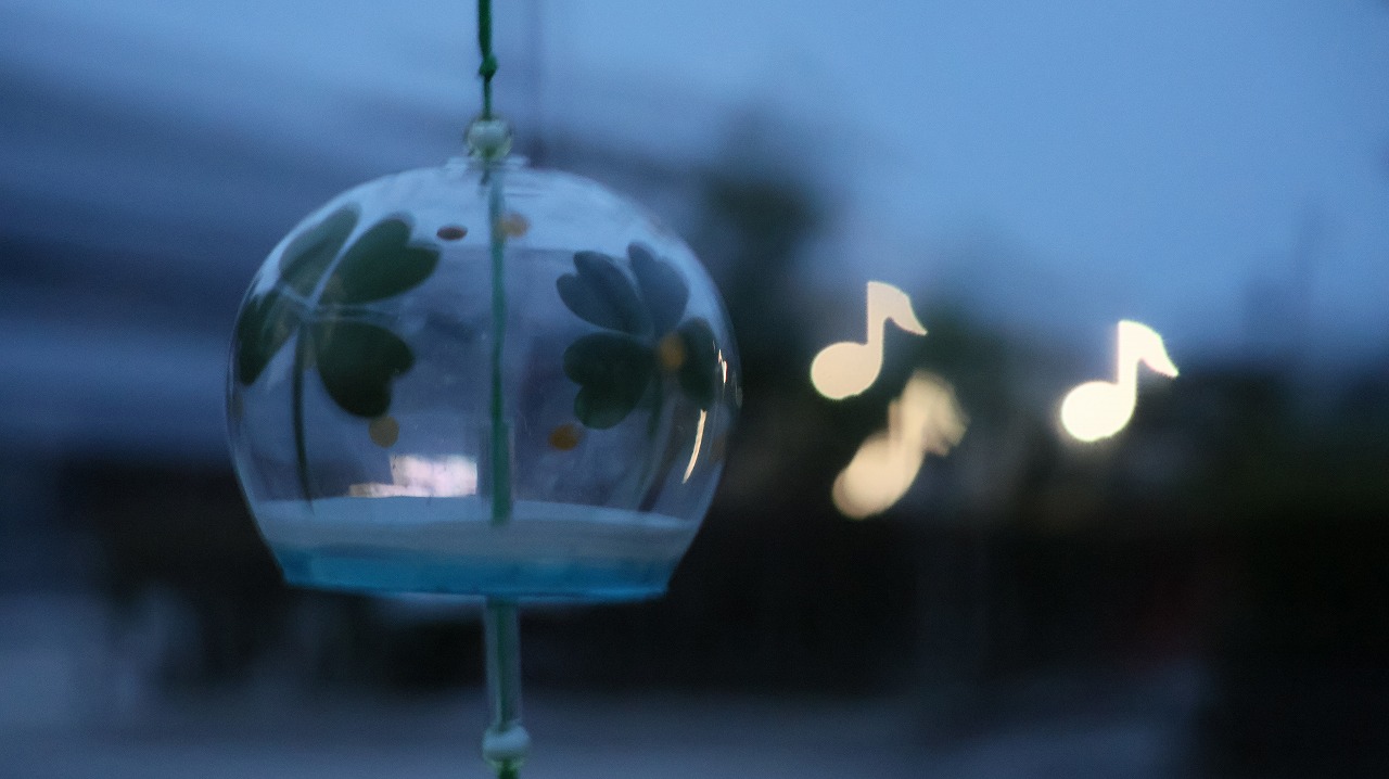 群馬県太田市の太田市運動の風鈴と花