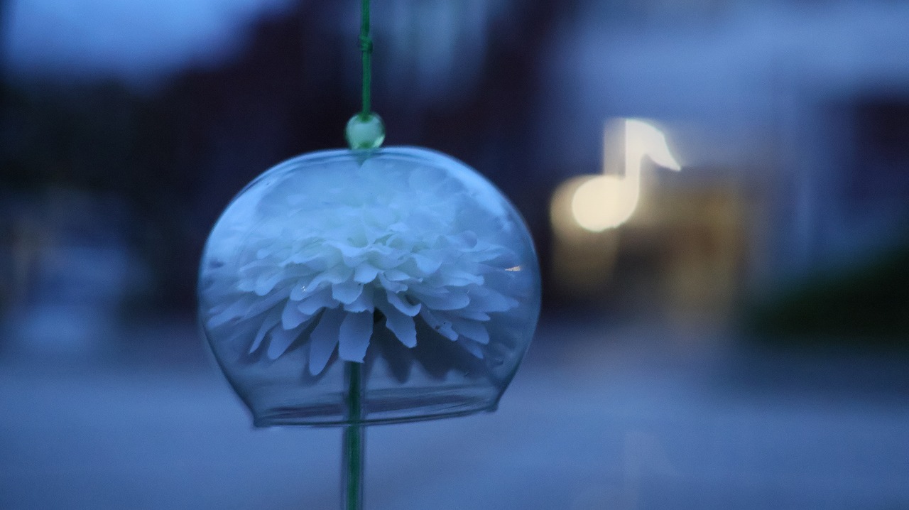 群馬県太田市の太田市運動の風鈴と花