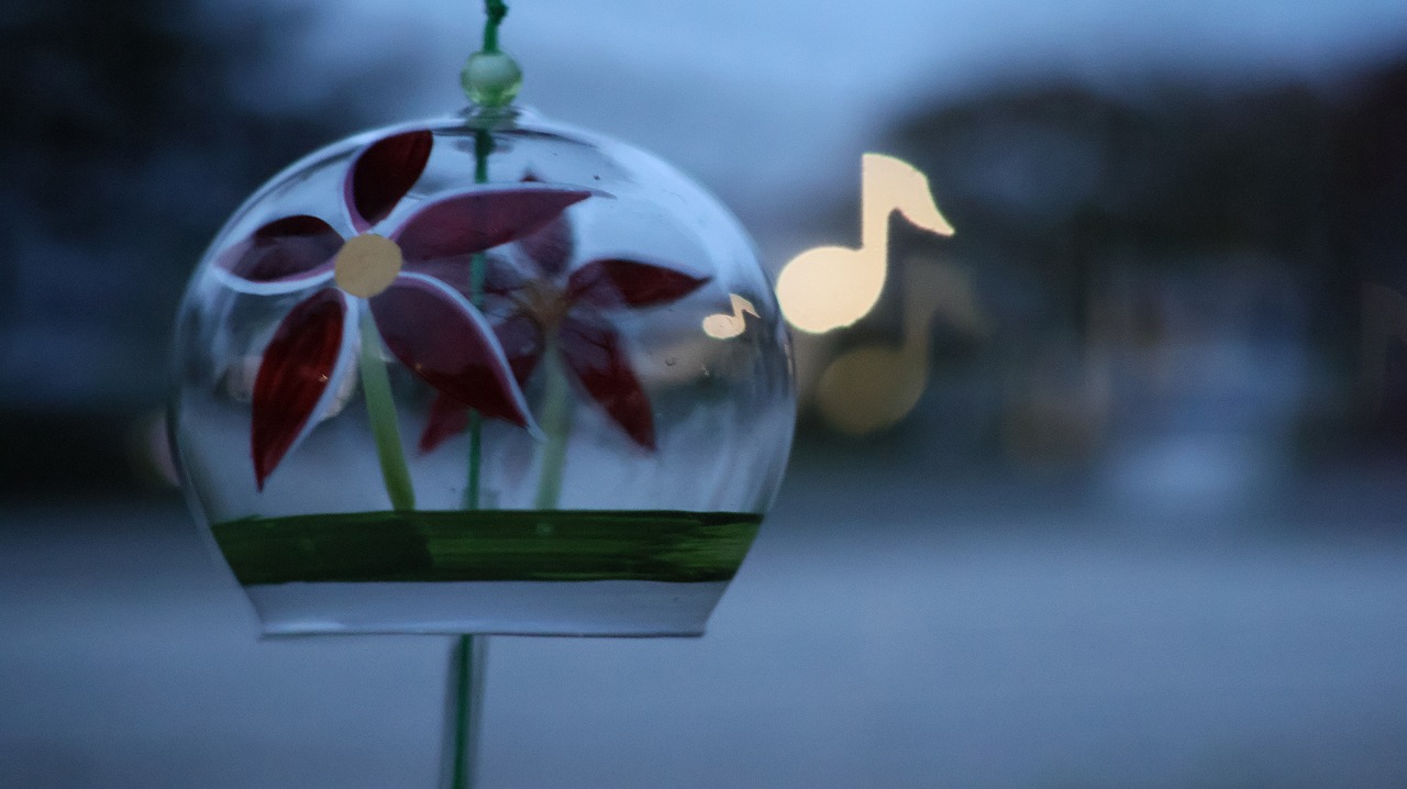 群馬県太田市の太田市運動の風鈴と花