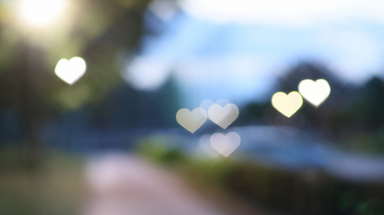 群馬県太田市の太田市運動公園の風鈴と花