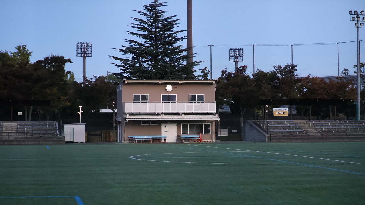 群馬県太田市の太田市運動公園の風鈴と花
