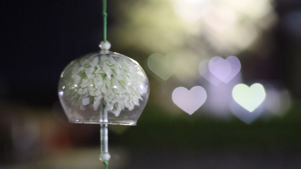 群馬県太田市の太田市運動の風鈴と花