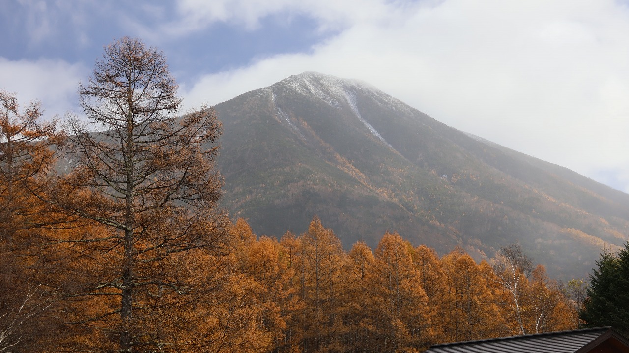 雪の金精峠といろは坂の紅葉