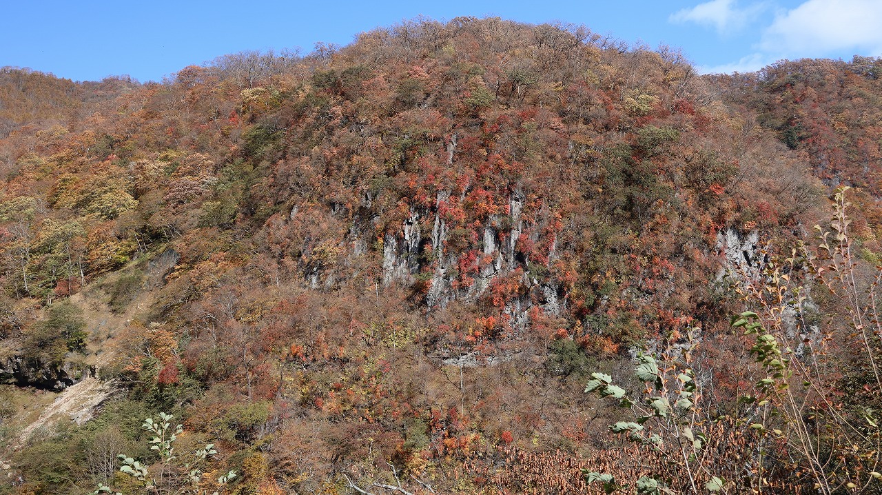 雪の金精峠といろは坂の紅葉