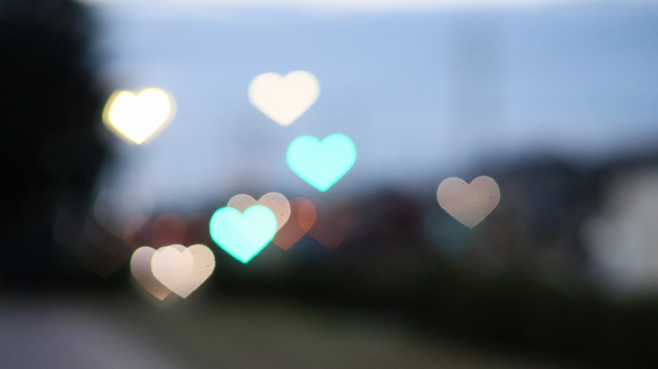 群馬県太田市の太田市運動公園の風鈴と花